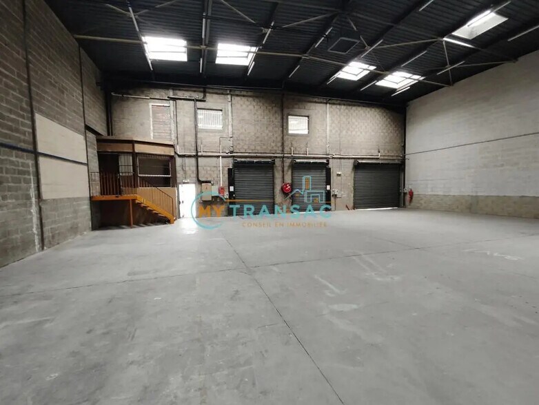 Industrial in Morangis for lease - Building Photo - Image 2 of 11