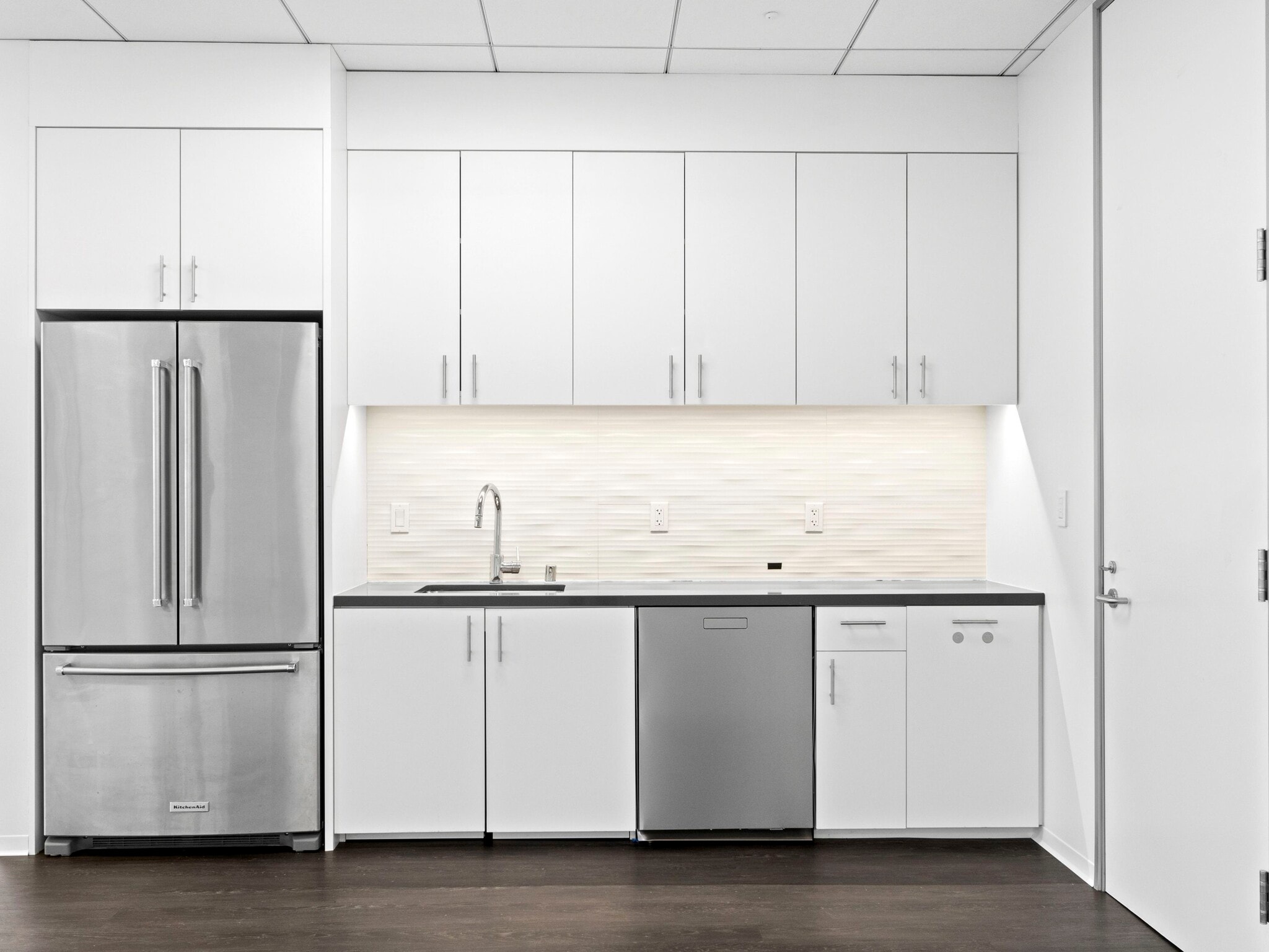 9191 Towne Centre Dr, San Diego, CA for lease Interior Photo- Image 1 of 7