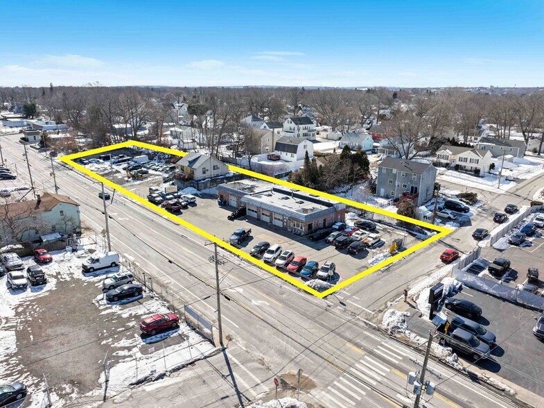 1791 Elmwood Ave, Warwick, RI à vendre - Photo du bâtiment - Image 2 de 15