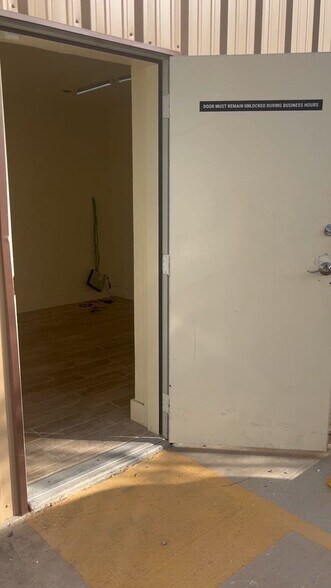 14625 Minetta St, Houston, TX à louer - Vidéo sur l’inscription commerciale - Image 3 de 7