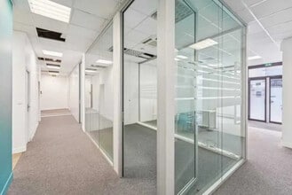 Office in Levallois-Perret for sale Interior Photo- Image 2 of 6