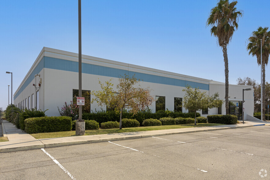 3600 N Sillect Ave, Bakersfield, CA for lease - Building Photo - Image 3 of 4