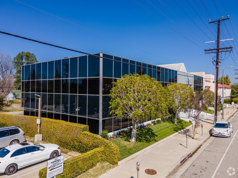 23147 Ventura Blvd, Woodland Hills, CA à louer - Photo du bâtiment - Image 3 de 4