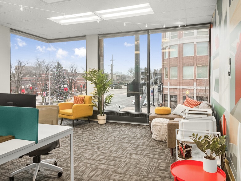 5100 Main St, Downers Grove, IL for lease - Building Photo - Image 2 of 15