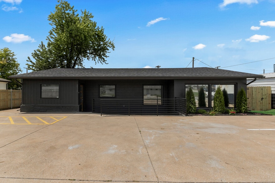 836 N 1st St, Broken Arrow, OK for lease - Building Photo - Image 1 of 43