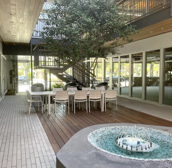 855 Oak Grove Ave, Menlo Park, CA à louer - Photo intérieure - Image 2 de 17