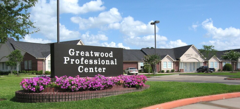 7002 Riverbrook Dr, Sugar Land, TX à vendre - Photo du bâtiment - Image 3 de 20