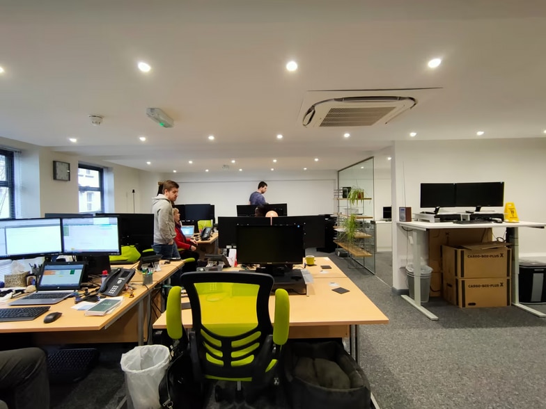 1 Commercial Rd, Eastbourne for lease - Interior Photo - Image 3 of 11