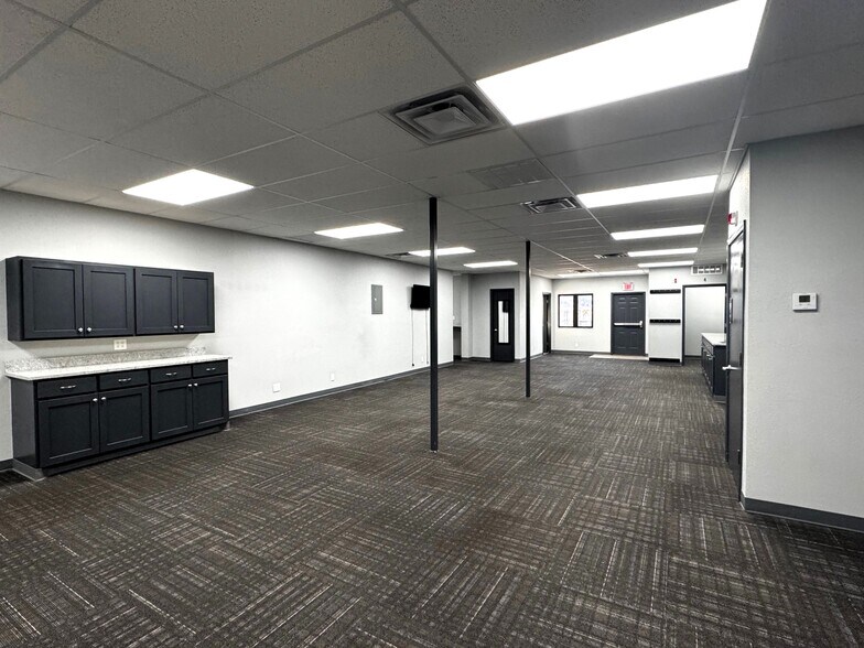 501 E 15th St, Edmond, OK à louer - Photo du bâtiment - Image 2 de 9