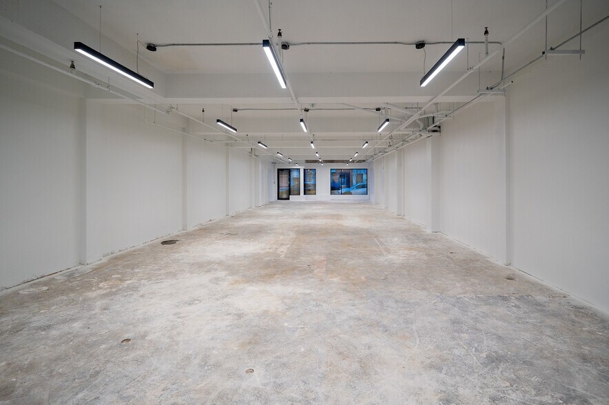 7472-7480 Rue Saint-Hubert, Montréal, QC à louer - Photo du bâtiment - Image 3 de 17