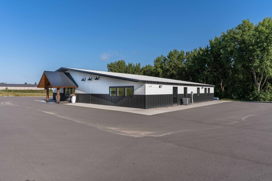 3327 E Fir Ave, Fergus Falls, MN for sale - Building Photo - Image 3 of 21