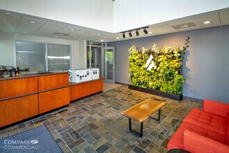 123 SW Columbia St, Bend, OR à vendre Photo intérieure- Image 2 de 11