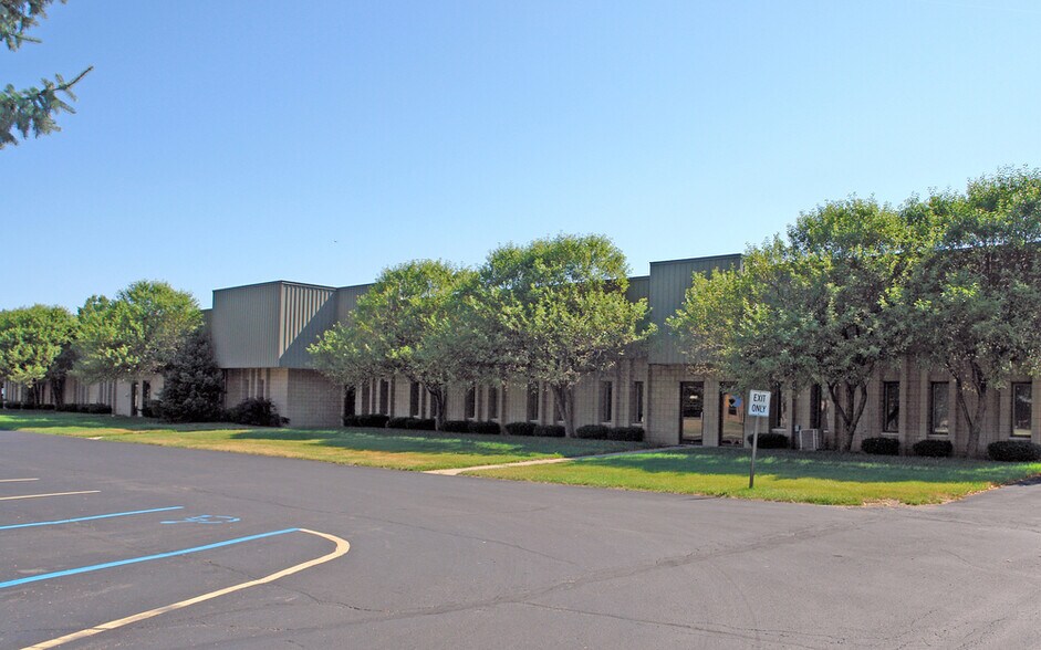 3150-3190 Martin Rd, Commerce Township, MI for lease - Primary Photo - Image 1 of 6