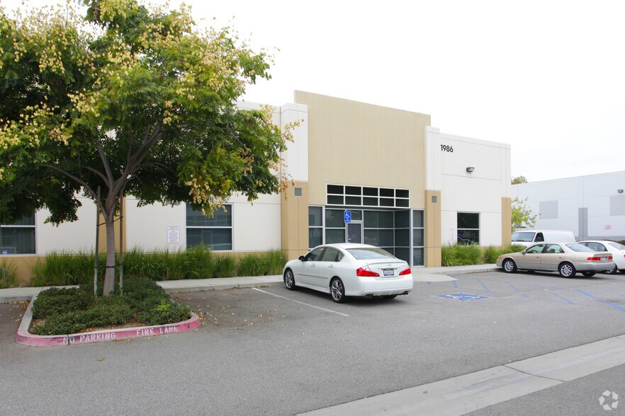 1986 W Holt Ave, Pomona, CA à vendre - Photo du bâtiment - Image 3 de 3