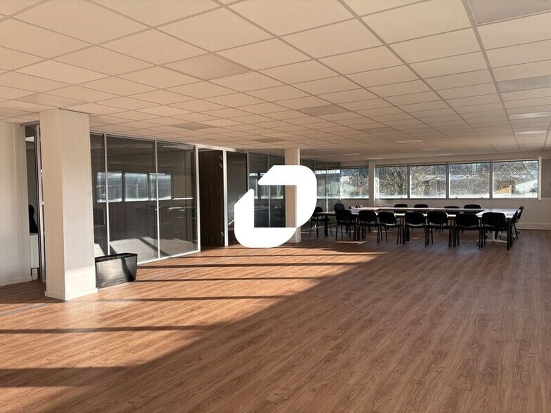Office in Bron for lease - Interior Photo - Image 3 of 9