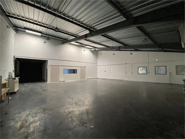 Flex dans Dardilly à louer - Photo du bâtiment - Image 3 de 7
