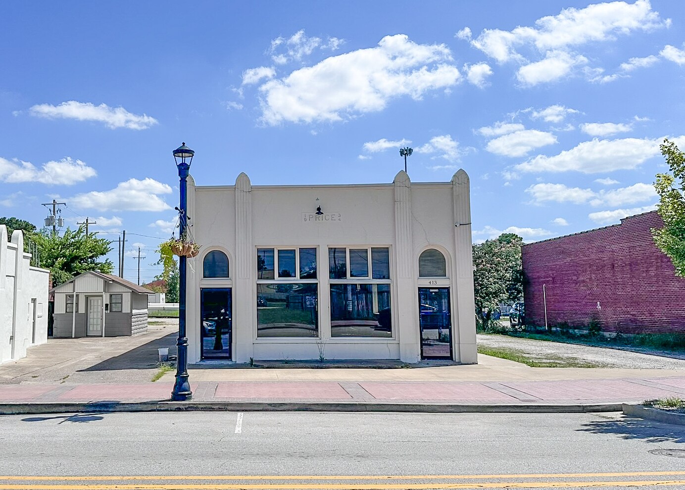 413 E Emma Ave, Springdale, AR for lease Primary Photo- Image 1 of 11