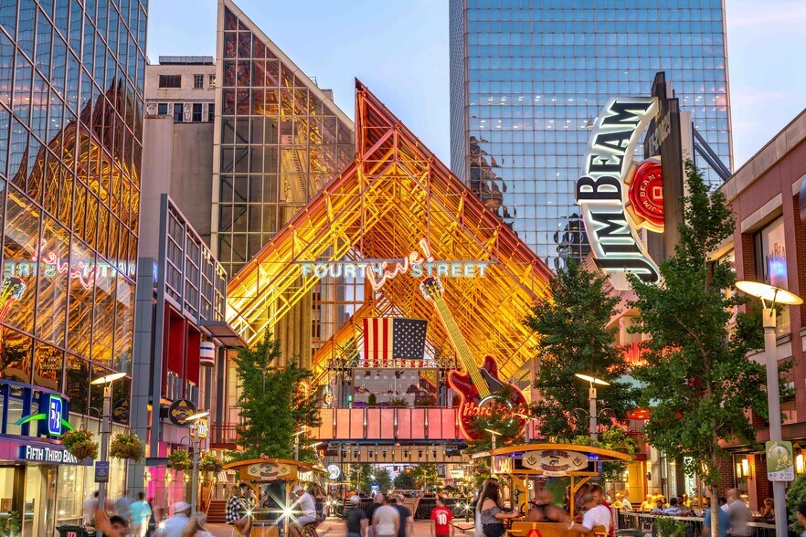 410-450 S 4th St, Louisville, KY à louer - Photo du bâtiment - Image 1 de 4