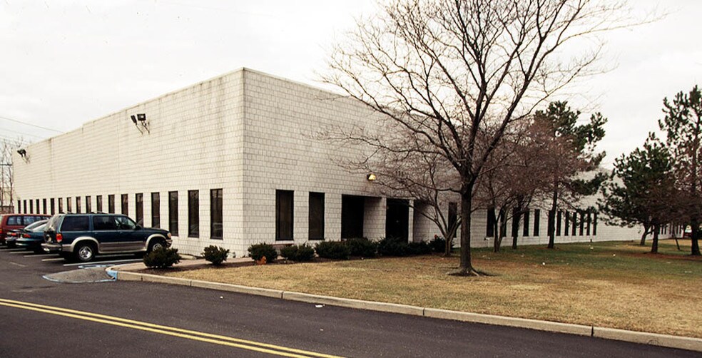 135 Seaview Dr, Secaucus, NJ à louer - Photo principale - Image 1 de 1