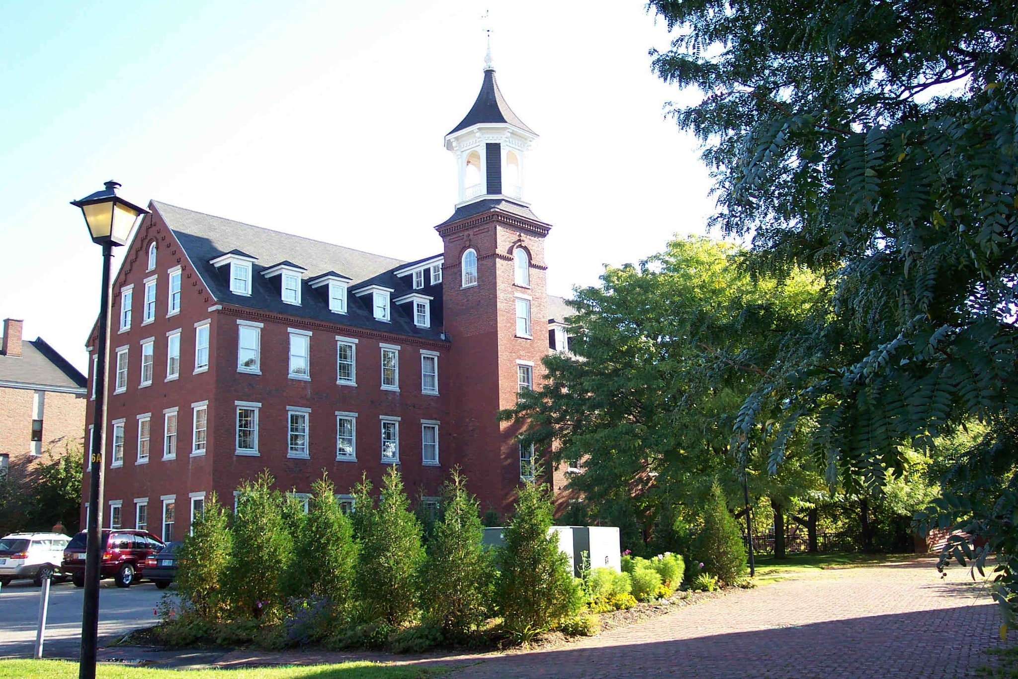 1 Mill Plz, Laconia, NH à louer Photo du bâtiment- Image 1 de 3