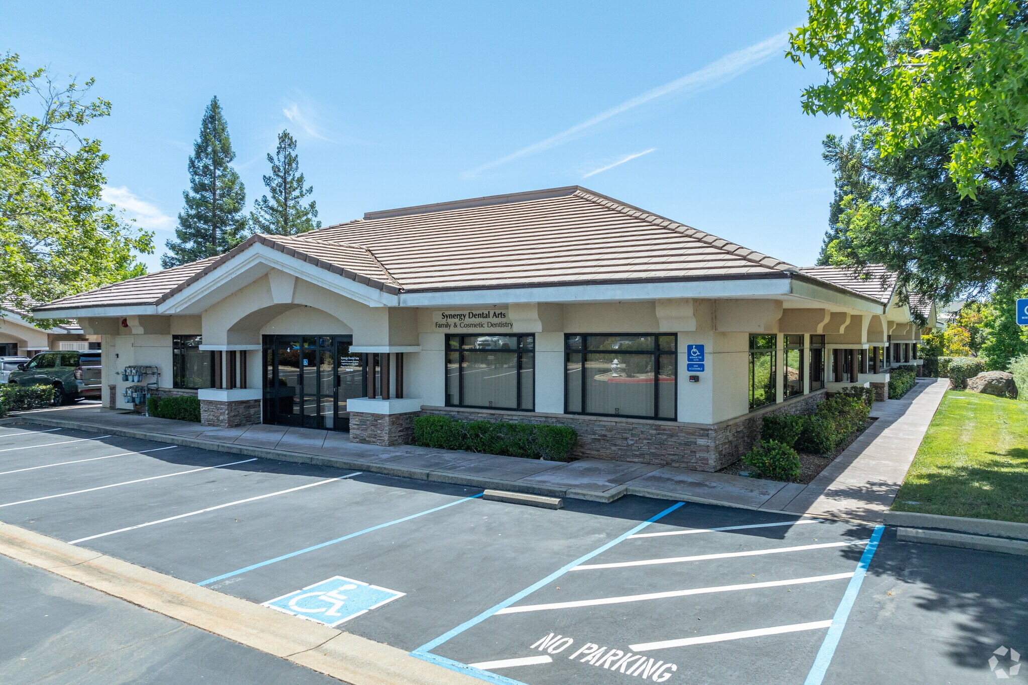 1150 Suncast Ln, El Dorado Hills, CA à louer Photo principale- Image 1 de 13