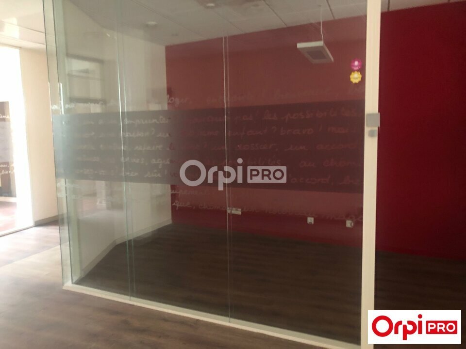 Retail in Seclin for lease Interior Photo- Image 1 of 5