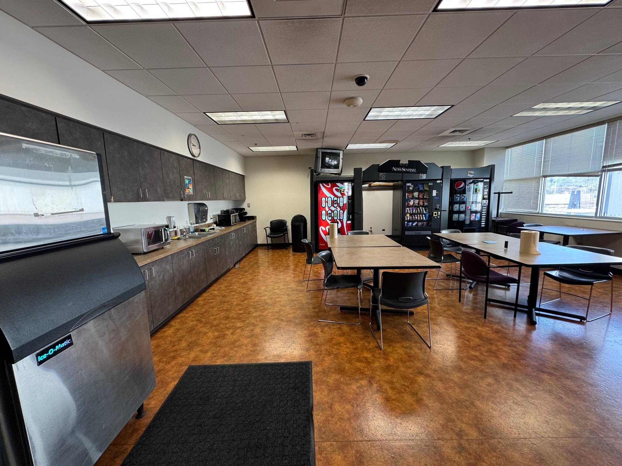 2332 News Sentinel Dr, Knoxville, TN for lease Interior Photo- Image 1 of 13