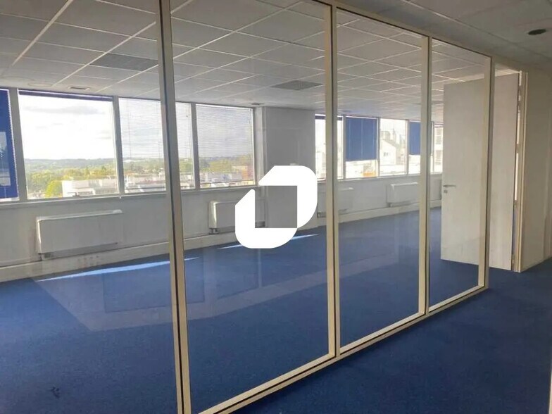 Office in Cergy for lease - Interior Photo - Image 2 of 16