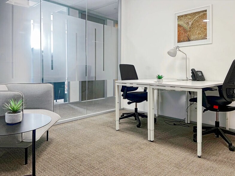 Office in  for lease - Interior Photo - Image 2 of 10