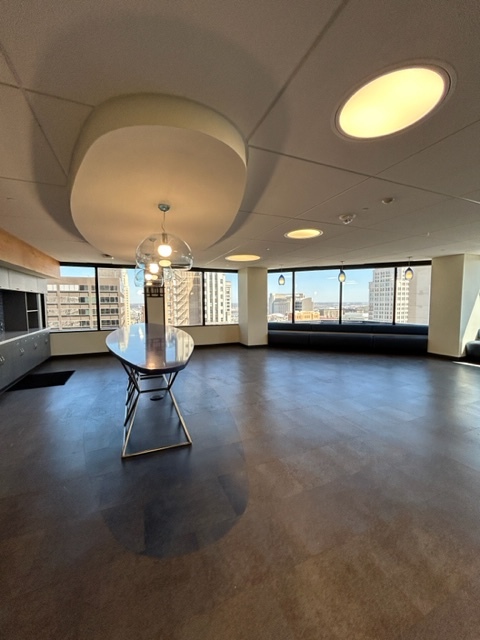 1201 Walnut St, Kansas City, MO for lease Interior Photo- Image 1 of 4