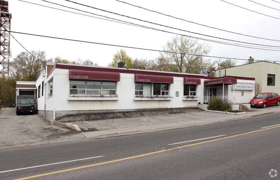 1272 Castlefield Ave, Toronto, ON à louer - Photo du bâtiment - Image 2 de 2