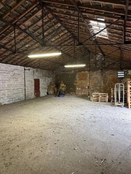 Flex in Bordeaux for lease - Interior Photo - Image 2 of 3