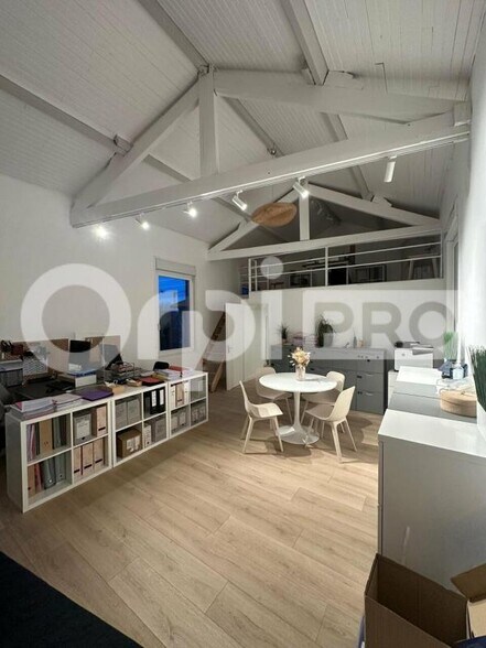 Office in Caluire Et Cuire for lease - Interior Photo - Image 2 of 10