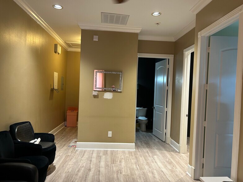12832 Willow Centre Dr, Houston, TX à vendre - Photo du bâtiment - Image 3 de 10