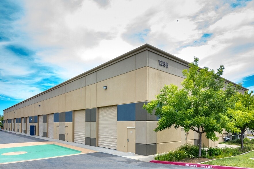 1235 Glenhaven Ct, El Dorado Hills, CA for lease - Building Photo - Image 2 of 9