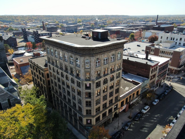 276 High St, Holyoke, MA à vendre - Photo principale - Image 1 de 1