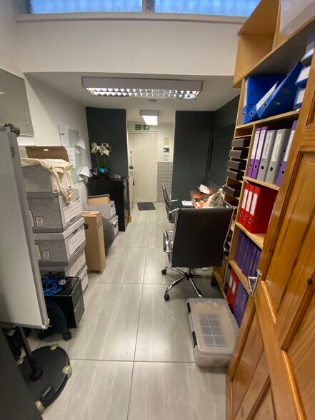 49 West India Dock Rd, Londres à louer - Photo du bâtiment - Image 3 de 5