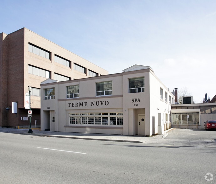 256-260 Church St, Oakville, ON à louer - Photo du bâtiment - Image 2 de 4