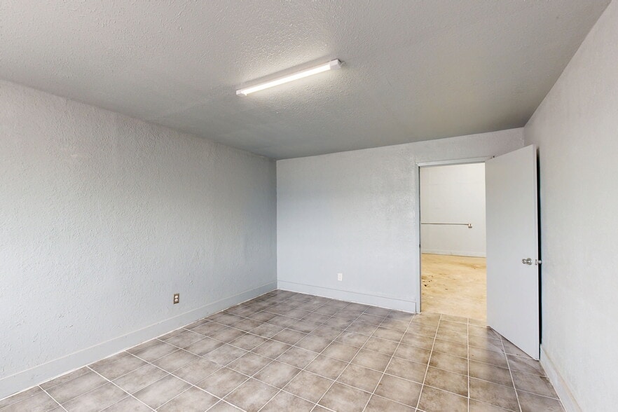 7676 N I-45, Houston, TX for lease - Matterport 3D Scan - Image 3 of 14
