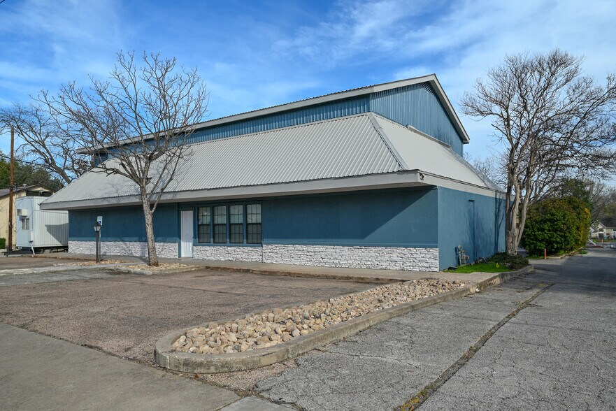 5611 Adams Ave, Austin, TX à louer - Photo du bâtiment - Image 1 de 8