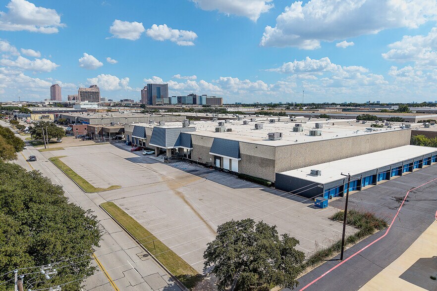 4450-4452 Alpha Rd, Farmers Branch, TX à louer - Photo du bâtiment - Image 3 de 7