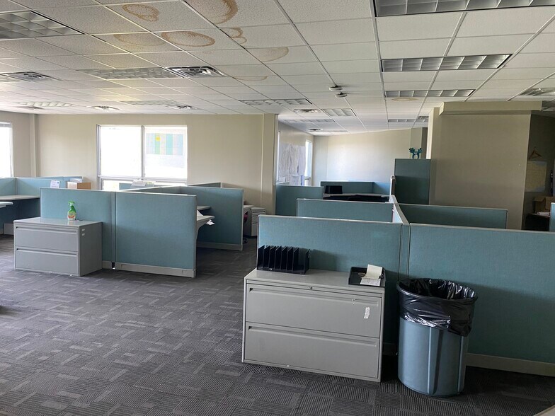 301 Croft Dr, Windsor, ON à louer - Photo du bâtiment - Image 2 de 9