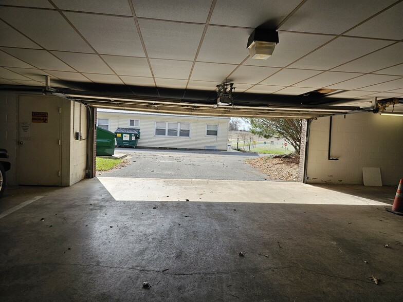 1108 E Chocolate Ave, Hershey, PA à vendre - Photo du bâtiment - Image 2 de 47