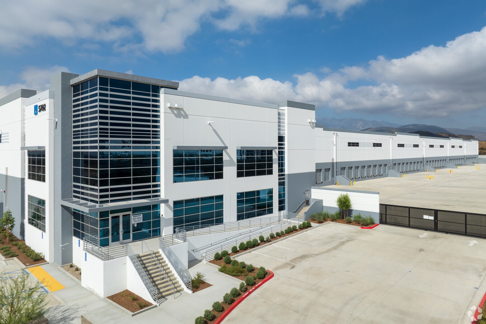 5702 Institution Rd, San Bernardino, CA à vendre Photo du bâtiment- Image 1 de 8