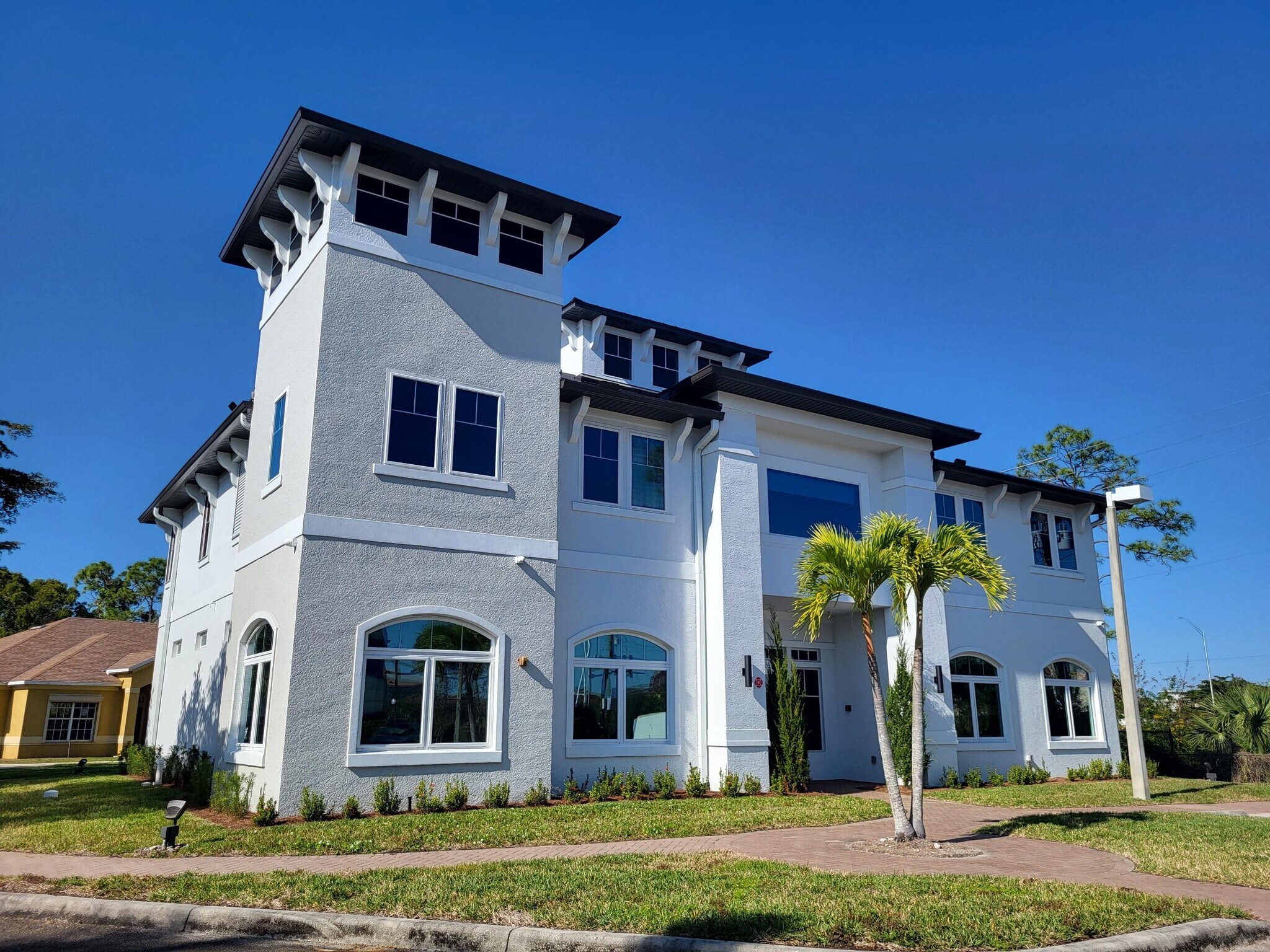 3602 Colonial Ct, Fort Myers, FL à louer Photo principale- Image 1 de 25