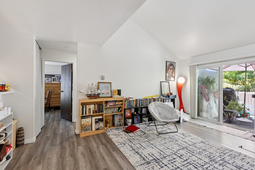 1411 Oxford St, Redwood City, CA à vendre - Photo du bâtiment - Image 3 de 52
