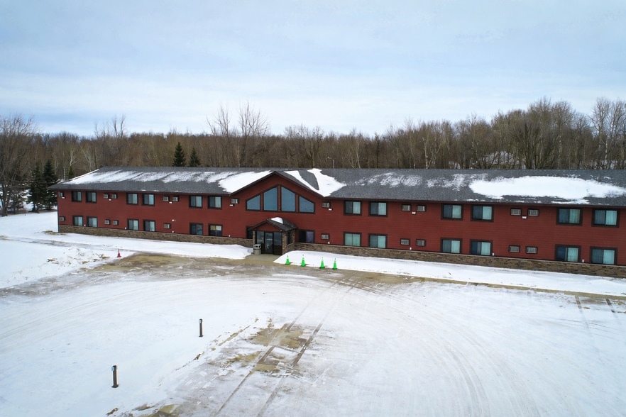 406 Main Ave NE, Warroad, MN for sale - Building Photo - Image 3 of 25