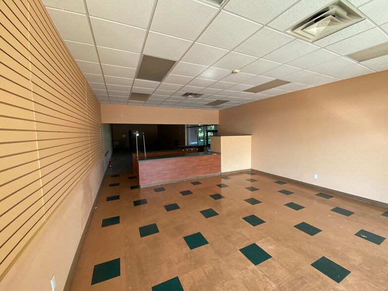 2131-2229 S Neil St, Champaign, IL à louer - Photo intérieure - Image 3 de 18