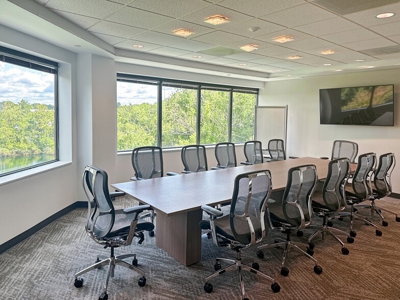 1055 Westlakes Dr, Berwyn, PA for lease - Interior Photo - Image 2 of 15