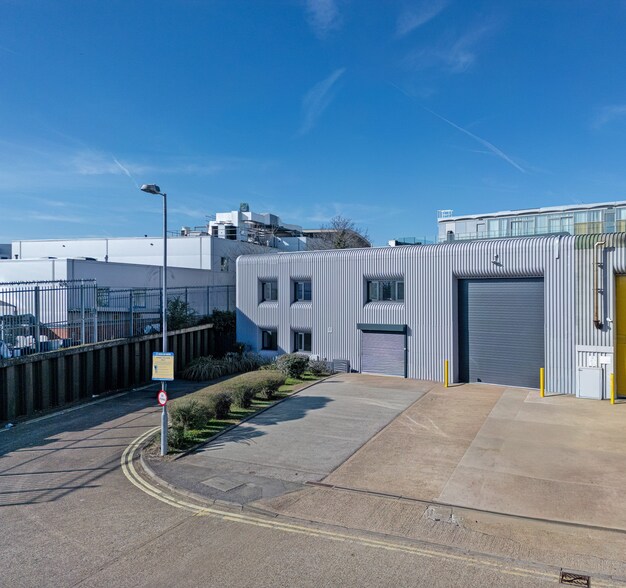 Syon Gate Way, Brentford à louer - Photo du bâtiment - Image 2 de 2